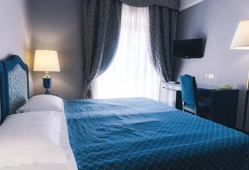 اتاق سوپریور با چشم‌انداز دریا, Grand Hotel Excelsior