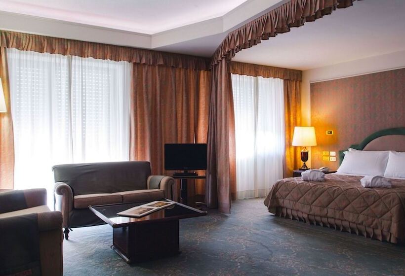 سوئیت اجرایی با چشمانداز دریا, Grand Hotel Excelsior