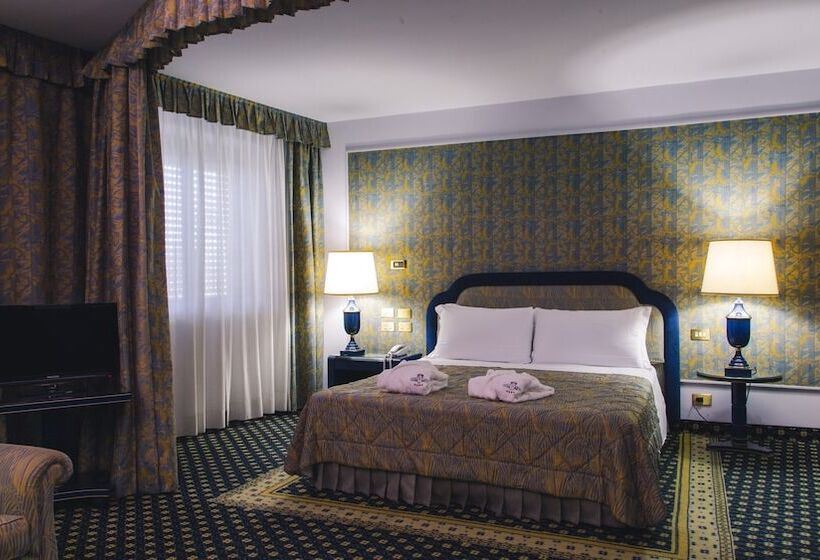 سوئیت اجرایی با چشمانداز دریا, Grand Hotel Excelsior