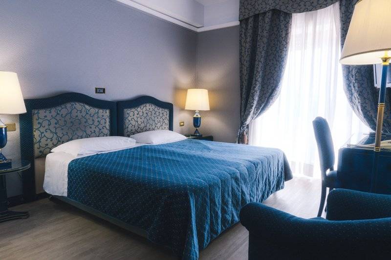 اتاق سوپریور با چشم‌انداز دریا, Grand Hotel Excelsior