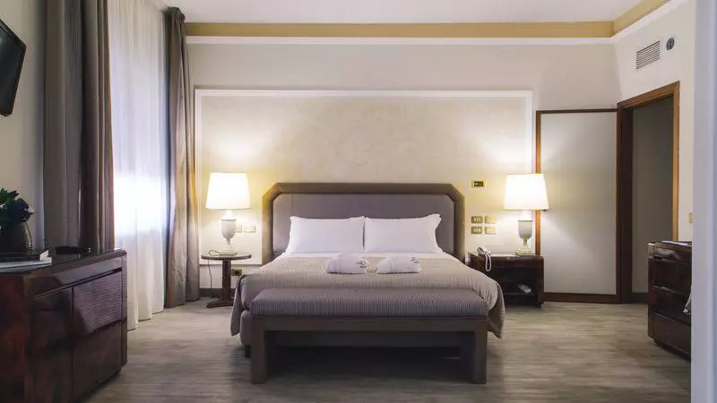 سوییت جونیور, Grand Hotel Excelsior