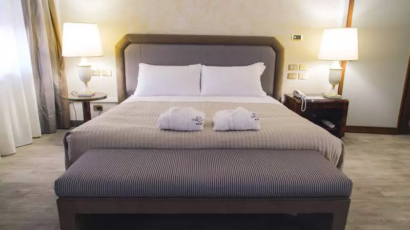 سوییت جونیور, Grand Hotel Excelsior