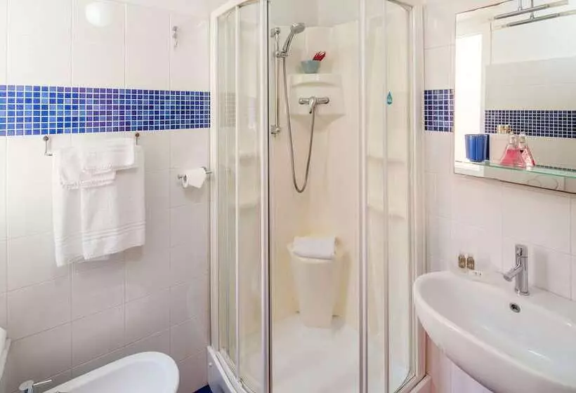 اتاق استاندارد سه نفره, Albergo La Piazzetta