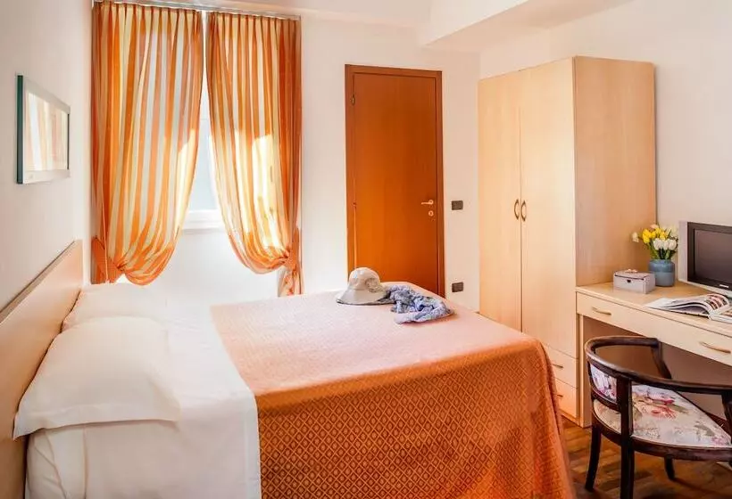 اتاق استاندارد سه نفره, Albergo La Piazzetta