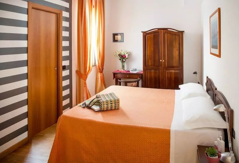 اتاق استاندارد سه نفره, Albergo La Piazzetta