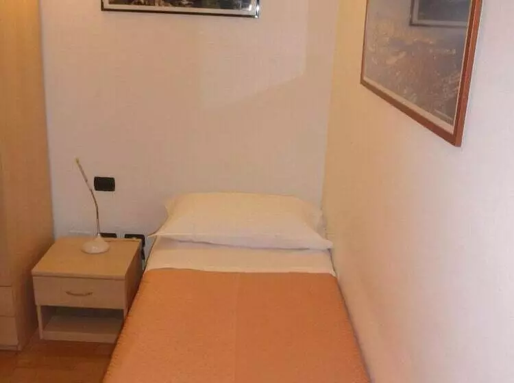 اتاق استاندارد یک نفره, Albergo La Piazzetta