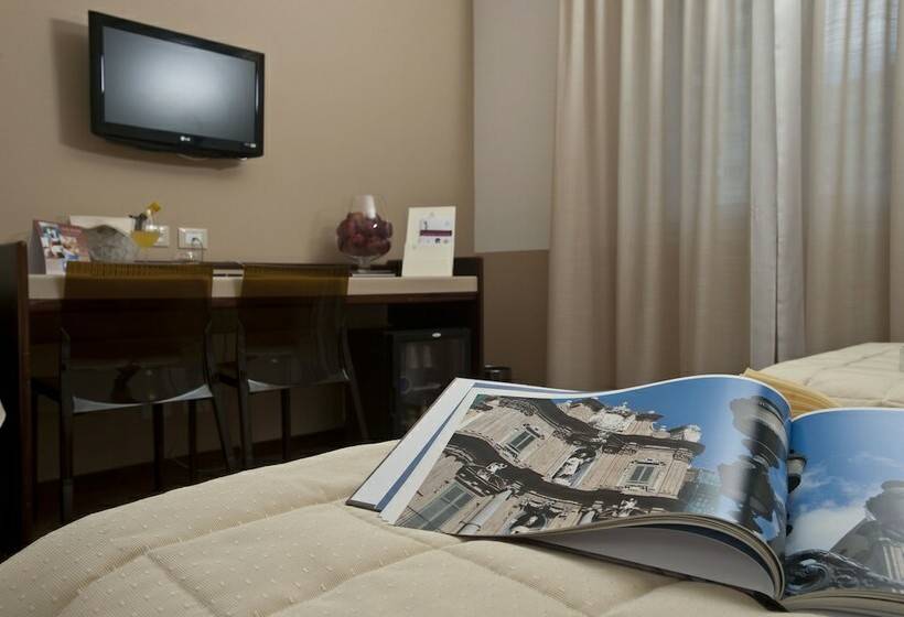 标准间, Astoria Palace