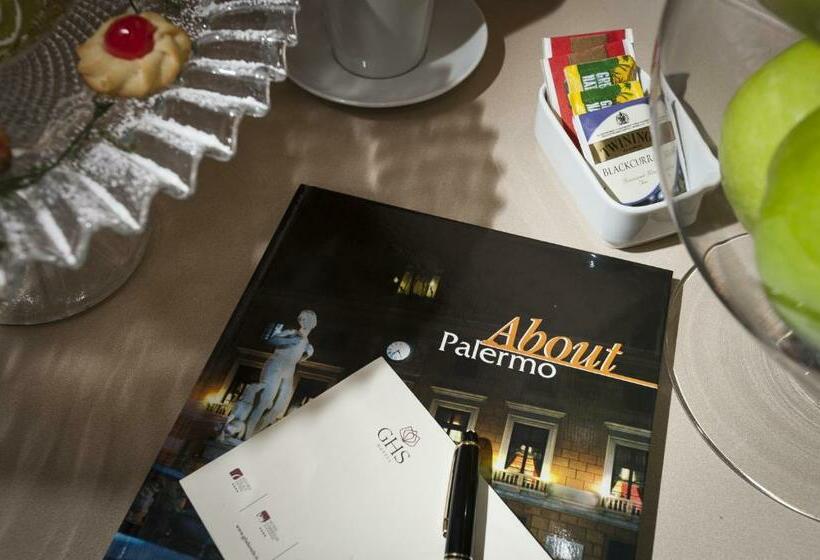 标准三人间, Astoria Palace