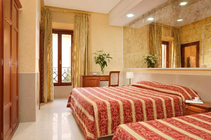 اتاق استاندارد سه نفره, Bolivar