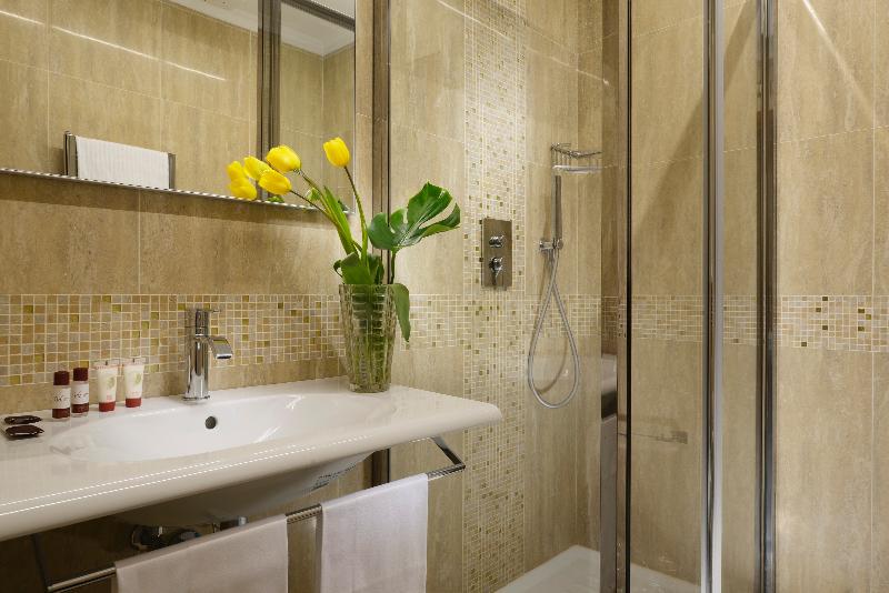 اتاق استاندارد سه نفره, Bolivar