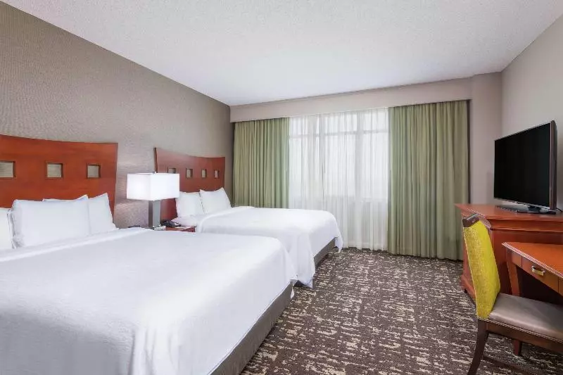 اتاق استاندارد با چشمانداز استخر, Crowne Plaza Rome St. Peter S, An Ihg