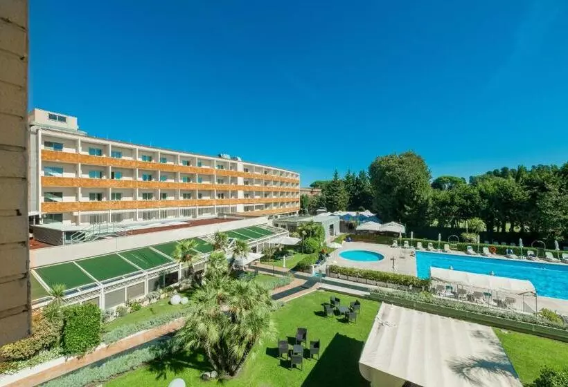 اتاق استاندارد با چشمانداز استخر, Crowne Plaza Rome St. Peter S, An Ihg