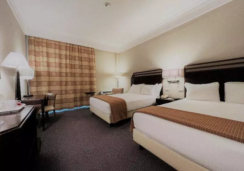 اتاق استاندارد با چشمانداز استخر, Crowne Plaza Rome St. Peter S, An Ihg