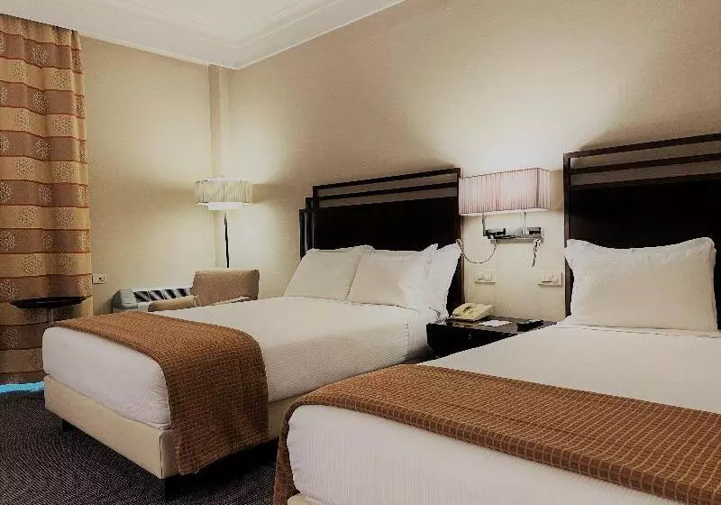 اتاق استاندارد با چشمانداز استخر, Crowne Plaza Rome St. Peter S, An Ihg