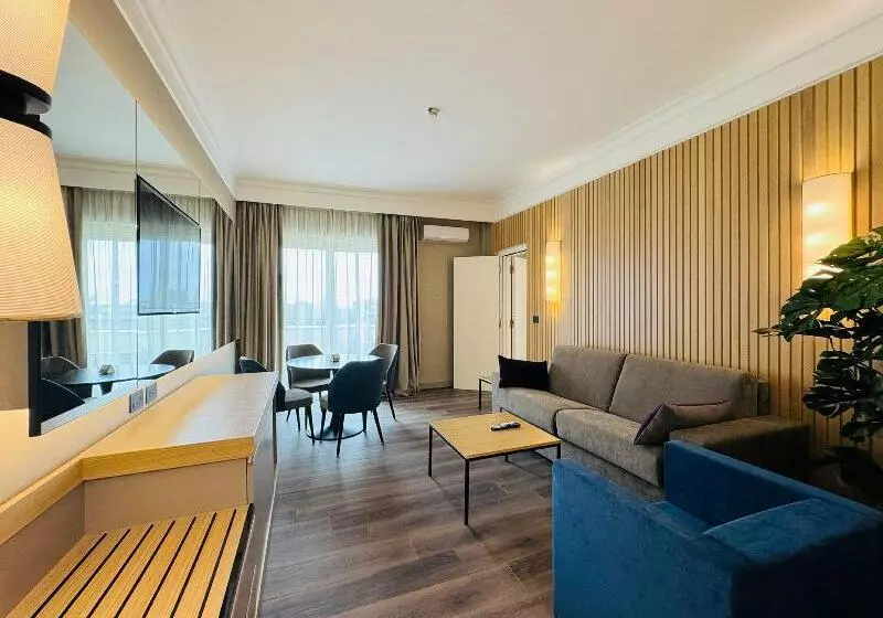 سوییت, Crowne Plaza Rome St. Peter S, An Ihg