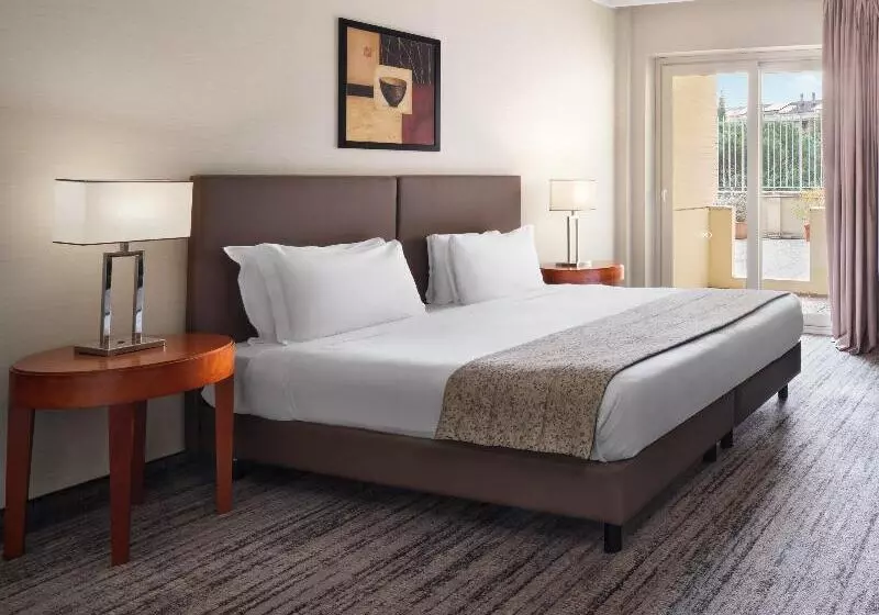 سوییت جونیور, Crowne Plaza Rome St. Peter S, An Ihg