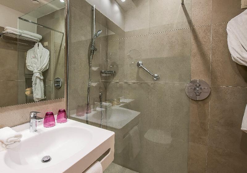 سوییت جونیور, Crowne Plaza Rome St. Peter S, An Ihg