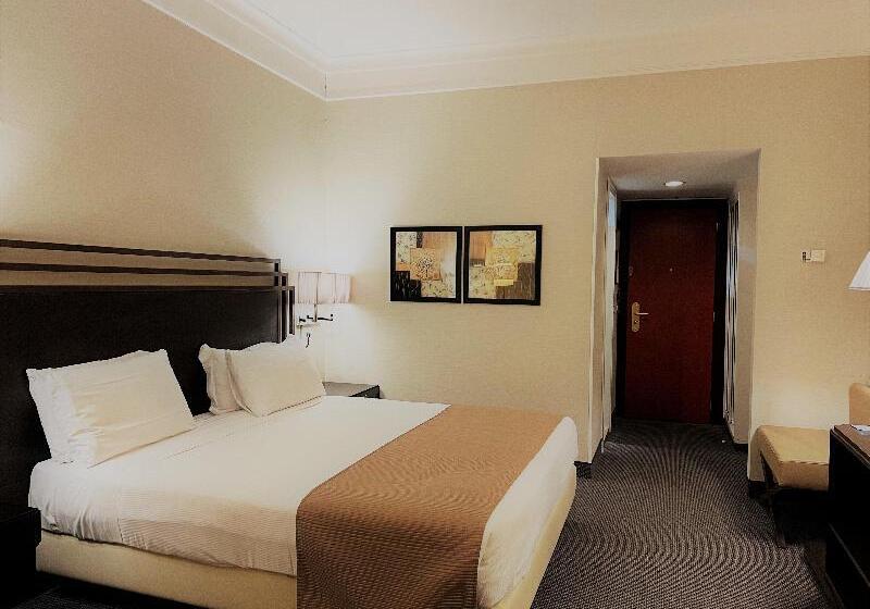 اتاق استاندارد با تخت بزرگ, Crowne Plaza Rome St. Peter S, An Ihg