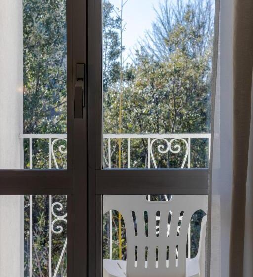 اتاق استاندارد, Esedra