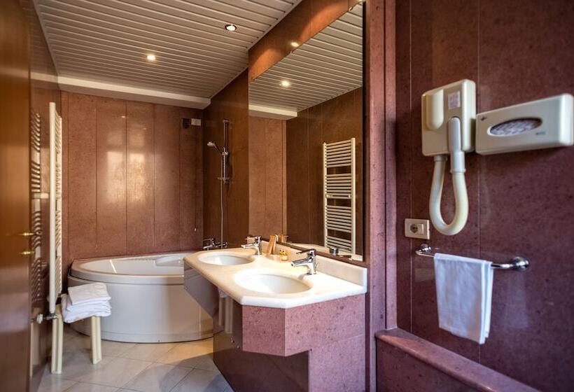 חדר סטנדרט לשלושה, Grand Hotel Italia