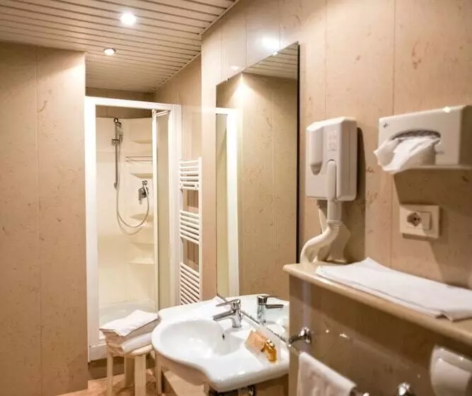 اتاق استاندارد سه نفره, Grand Hotel Italia