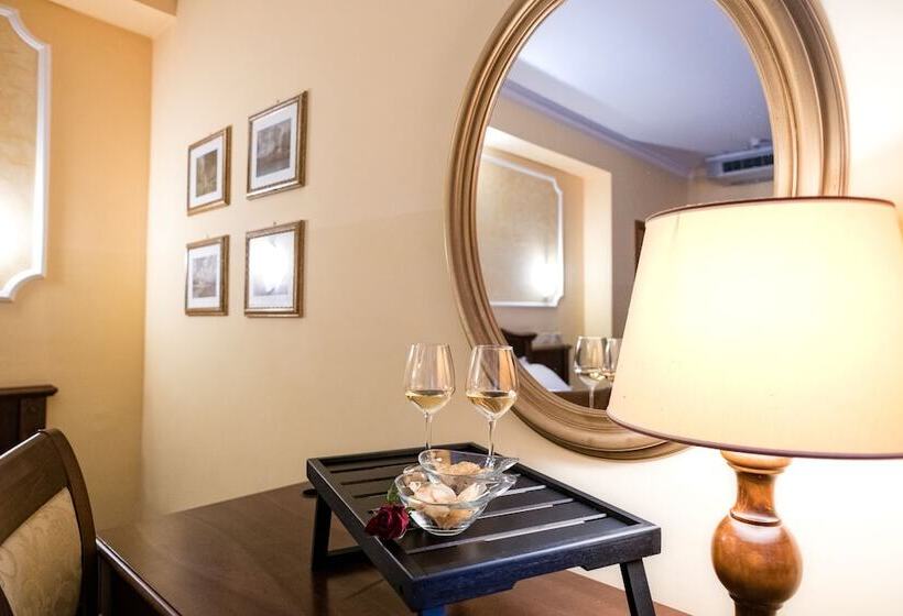 Quarto Triplo Estandar, Grand Hotel Italia