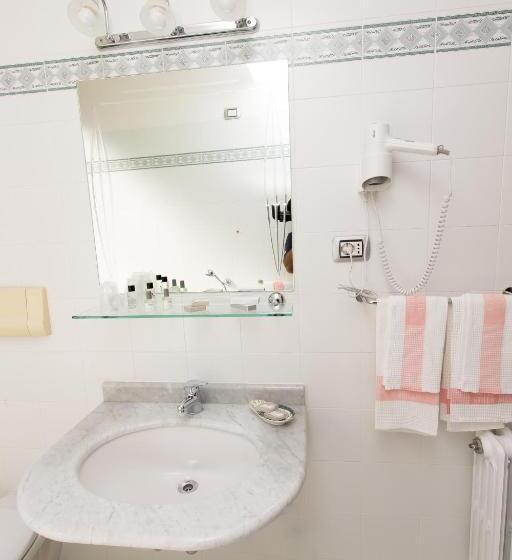 스탠다드 룸, Grillo