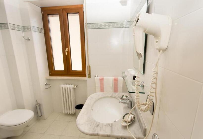 스탠다드 룸, Grillo