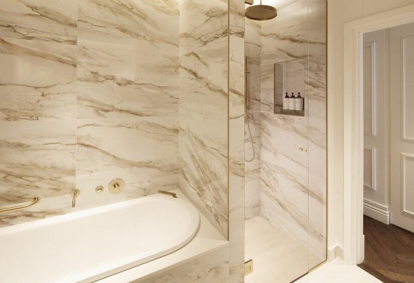 סוויטה עם נוף, Intercontinental Rome Ambasciatori Palace, An Ihg