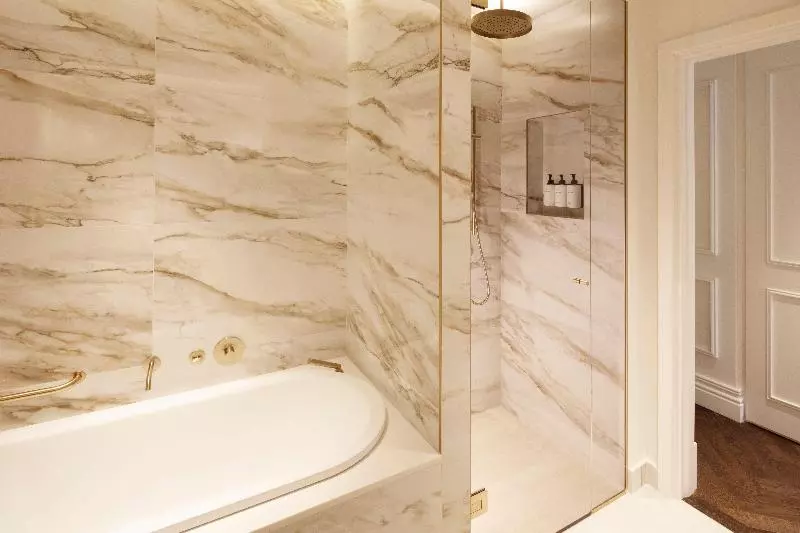 キングサイズベッドのジュニアスイート, Intercontinental Rome Ambasciatori Palace, An Ihg