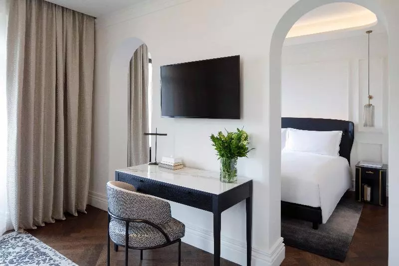 キングサイズベッドのジュニアスイート, Intercontinental Rome Ambasciatori Palace, An Ihg