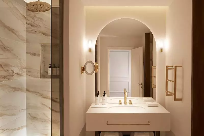 キングサイズベッドのジュニアスイート, Intercontinental Rome Ambasciatori Palace, An Ihg