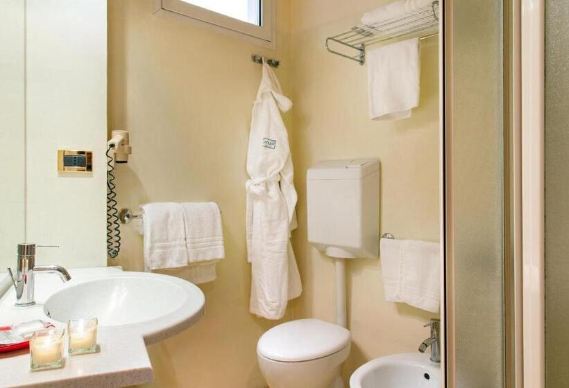 اتاق خانوادگی با چشمانداز جانبی دریا, Kursaal