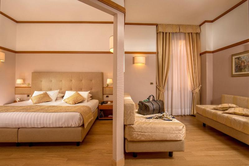 اتاق استاندارد چهار تخته, La Residenza