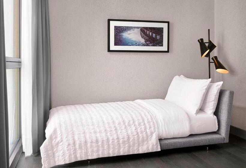 חדר דלוקס לשלושה עף נוף, Le Méridien Visconti Rome