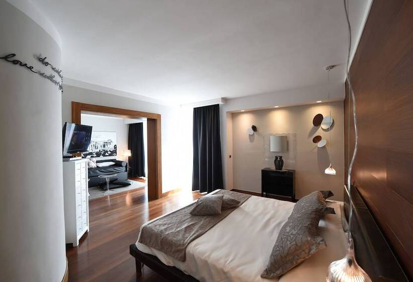 オーシャンビュースイート, Mec Paestum