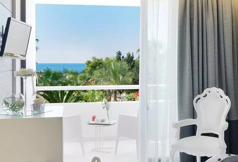 اتاق لوکس با چشم‌انداز دریا, Mec Paestum