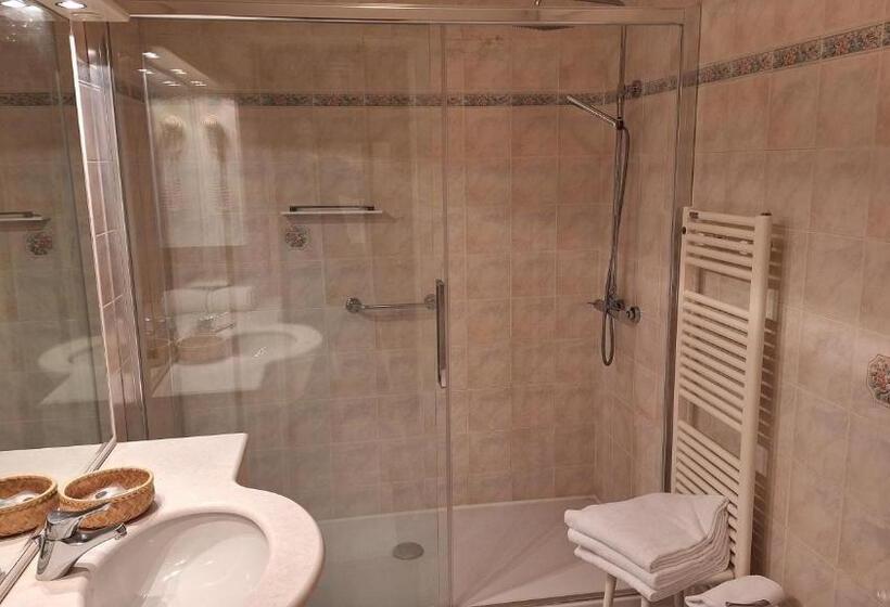 اتاق خانوادگی, Minerva