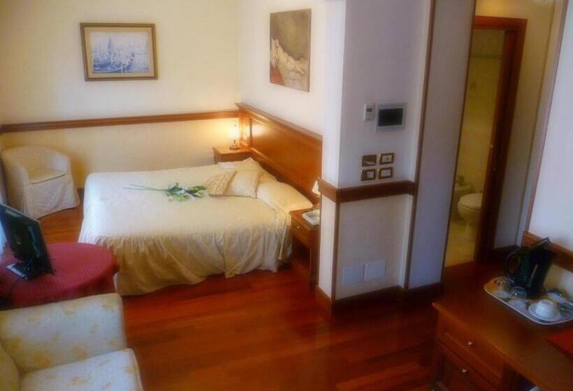 اتاق خانوادگی, Minerva