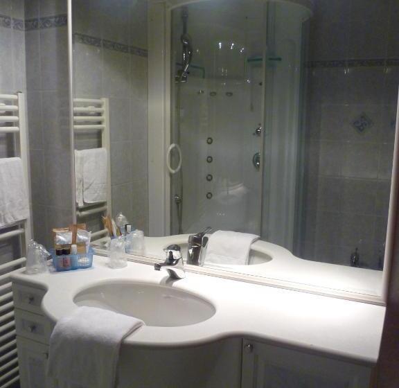 اتاق خانوادگی, Minerva