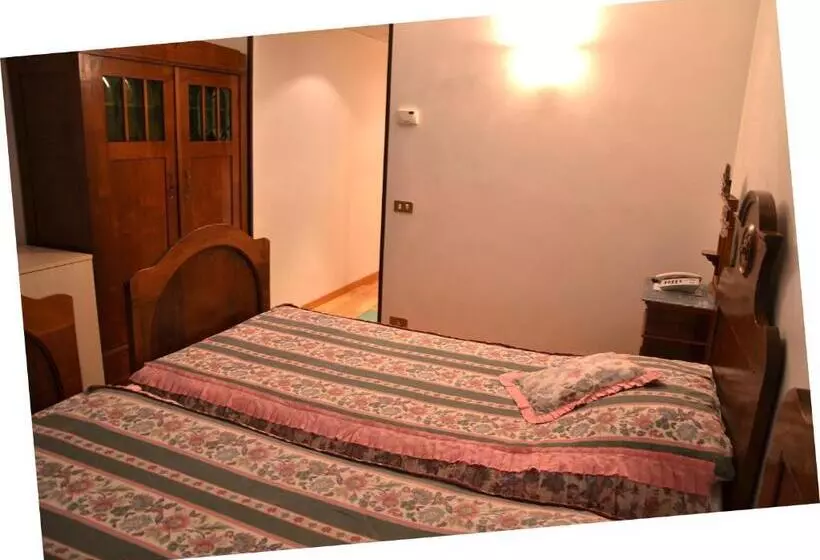 Standard Kolmen Hengen Huone, Relais Leon D'oro