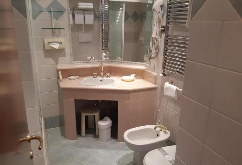 Студия Стандарт, Relais Leon D'oro