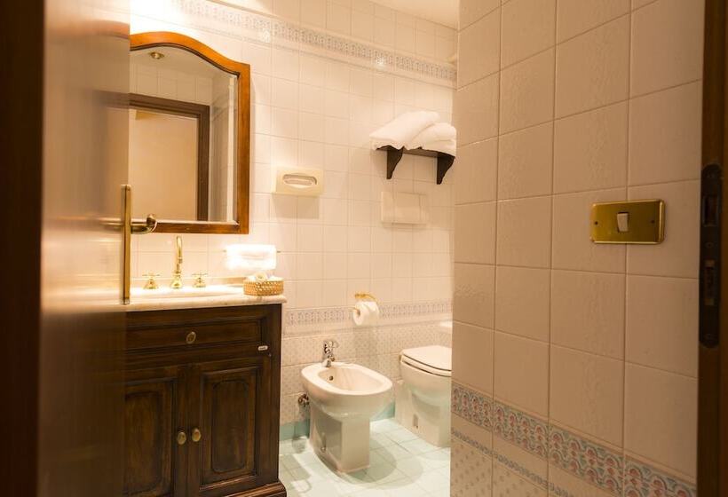 스탠다드 트리플 룸, Relais Leon D'oro