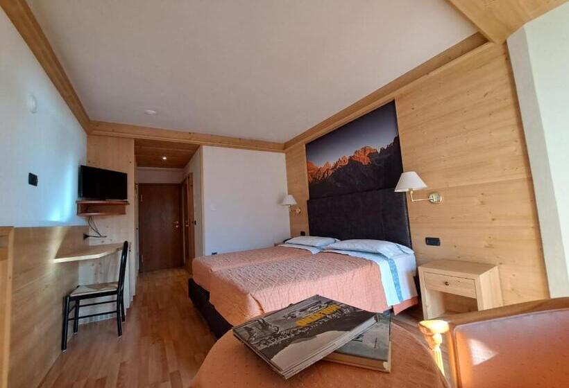 غرفة قياسية ثلاثية مزودة بشرفة, Lake&nature Hotel Gloria