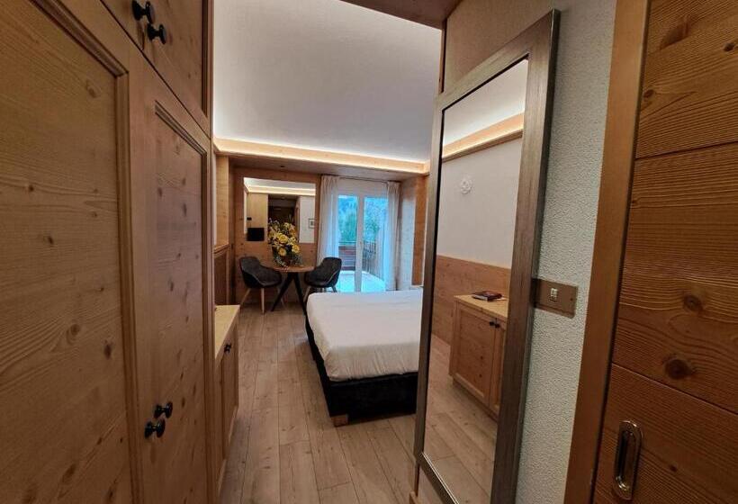 غرفة قياسية ثلاثية مزودة بشرفة, Lake&nature Hotel Gloria