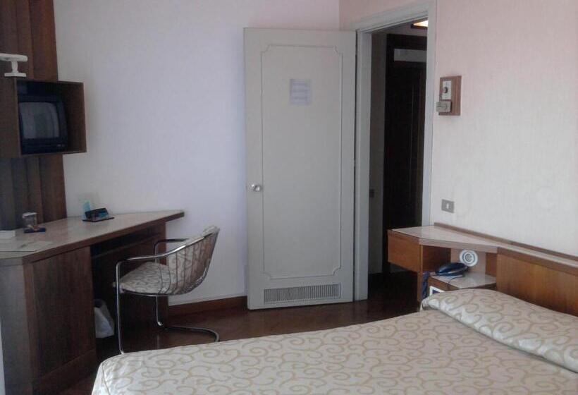 标准单人间, Grand Hotel Golf