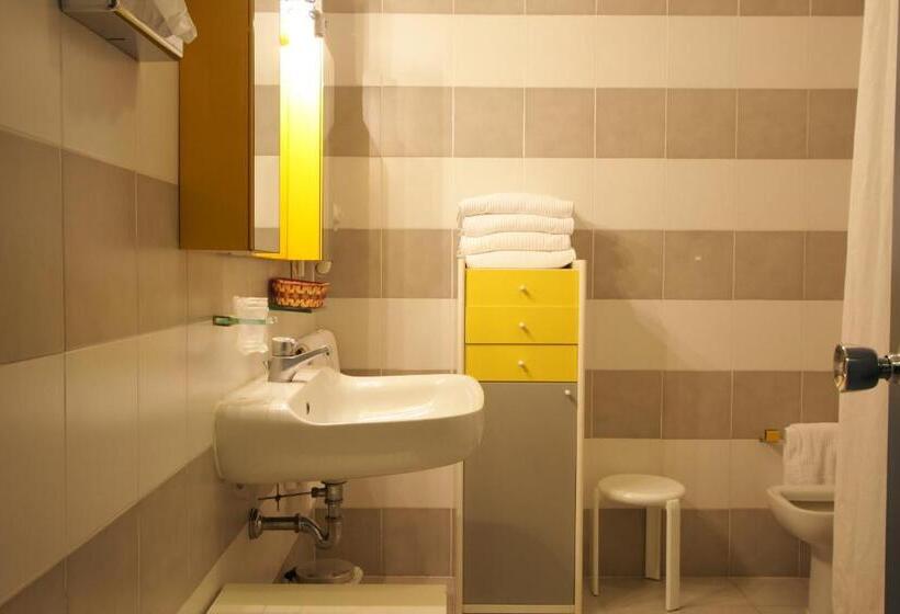 标准工作室, Grand Hotel Golf