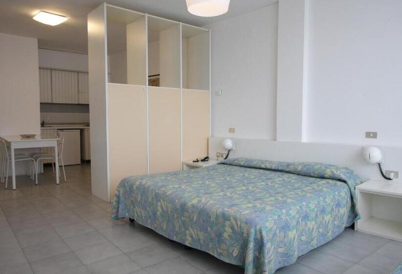 标准工作室, Grand Hotel Golf