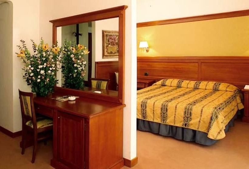 غرفة قياسية ثلاثية, Balletti Park