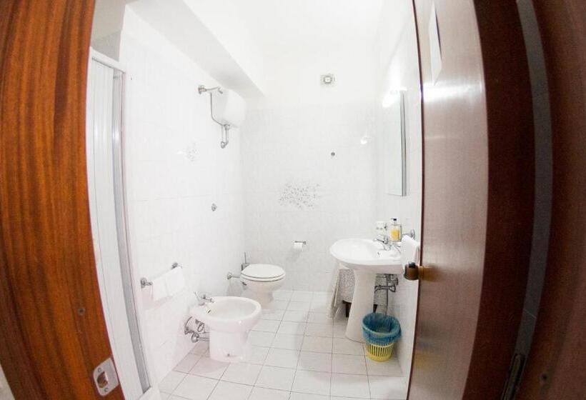 חדר אקונומי, Eden